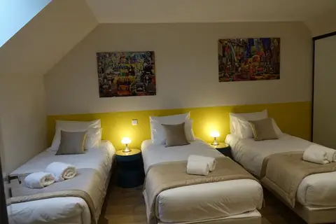 Une chambre à lits jumeaux