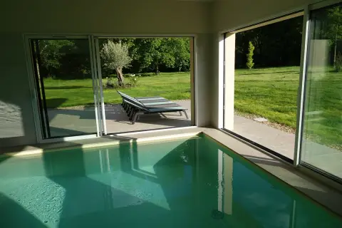 La piscine intérieure chauffée, 3,5 x 7 m